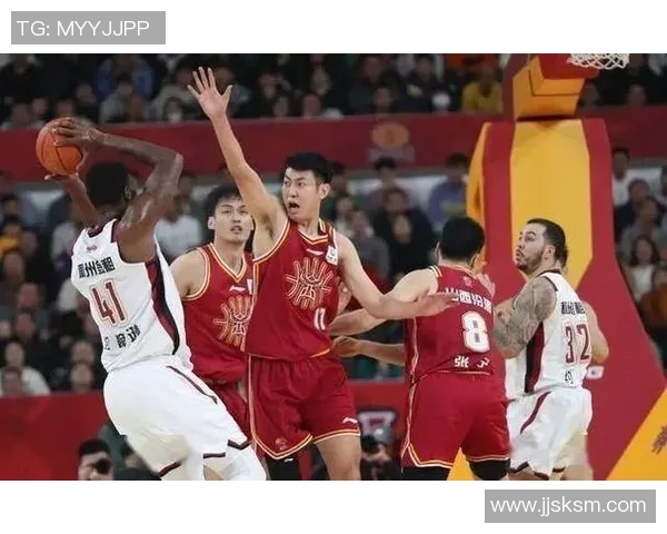 中国男篮迎战马其顿队力争胜利展现团队实力与拼搏精神